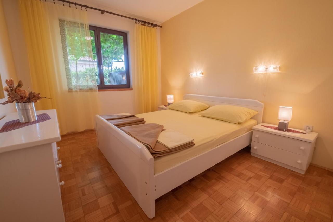 Cozy Apartment Near The Sea Novi Vinodolski Exterior photo